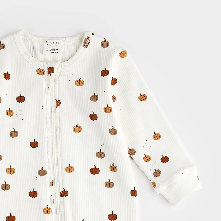 Pumpkin Printon Baby Sleeper: Off white