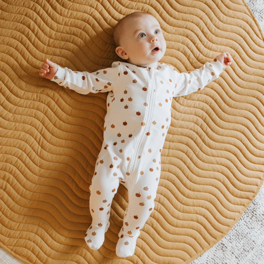 Pumpkin Printon Baby Sleeper: Off white